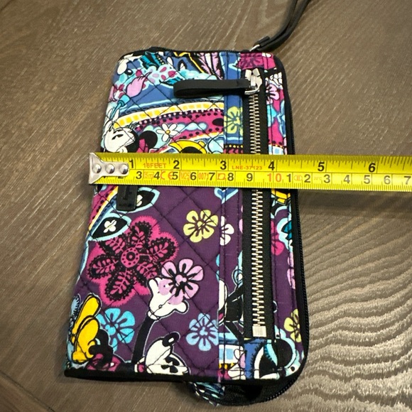Vera Bradley Disney Mickey/Minnie‎ Paisley Celebration Wristlet - Picture 7 of 7